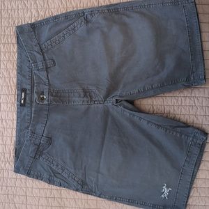 Arc'teryx Shorts 32 Mens